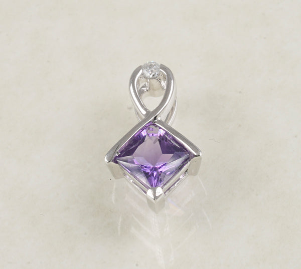 DIAMOND PENDANT WITH AMETHYST 0.05 CARATS IN 18K WHITE GOLD (LPS-112)