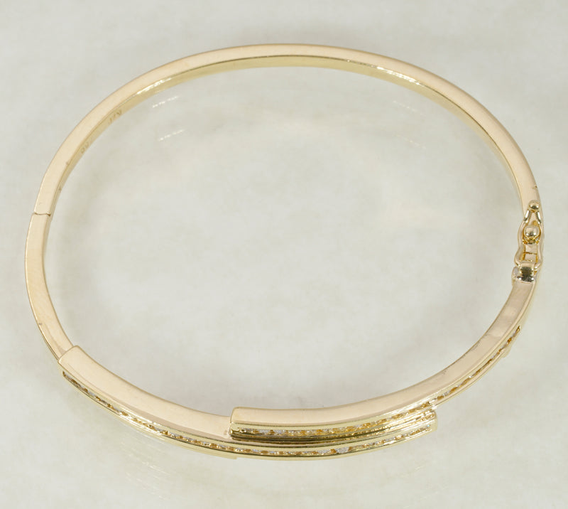 BEAUTIFUL DIAMOND BANGLE 0.93 CARATS IN 18K YELLOW GOLD (LBAS-008)