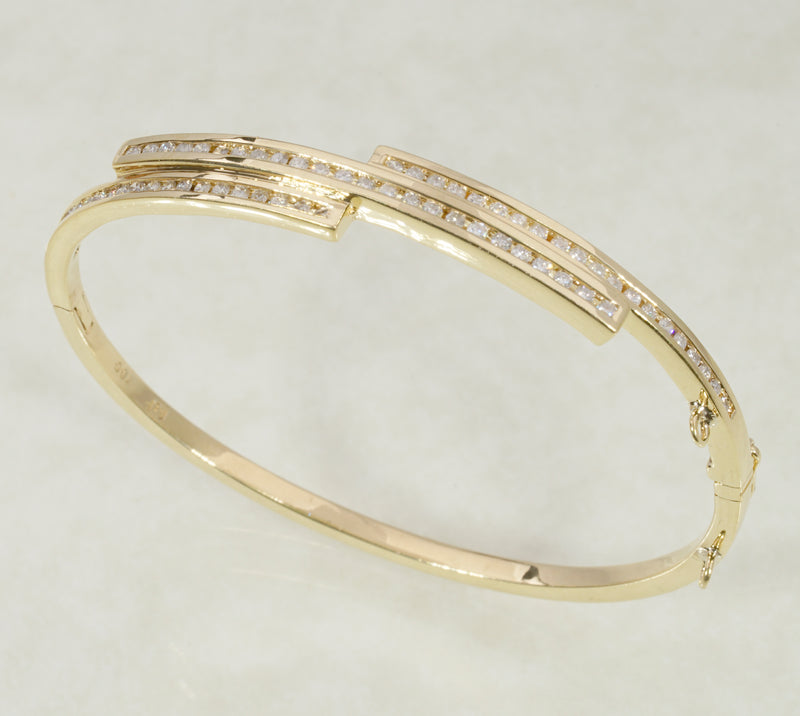 BEAUTIFUL DIAMOND BANGLE 0.93 CARATS IN 18K YELLOW GOLD (LBAS-008)