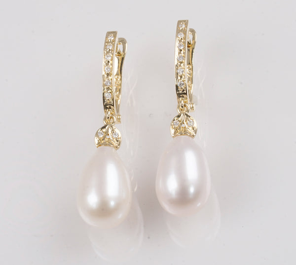 DIAMOND PEARL EARRINGS 0.07 CARATS IN 18K YELLOW GOLD (LES-952)